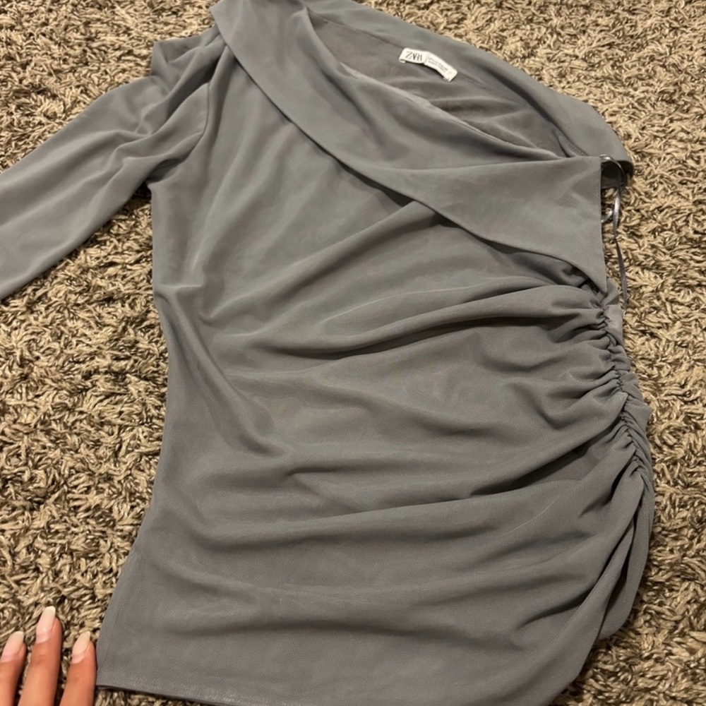Zara Light Gray Asymmetrical Ruched Top - Picture 2 of 3